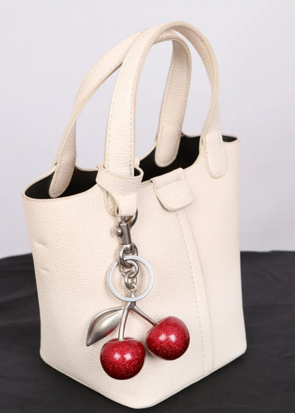 Encanto de cereza roja