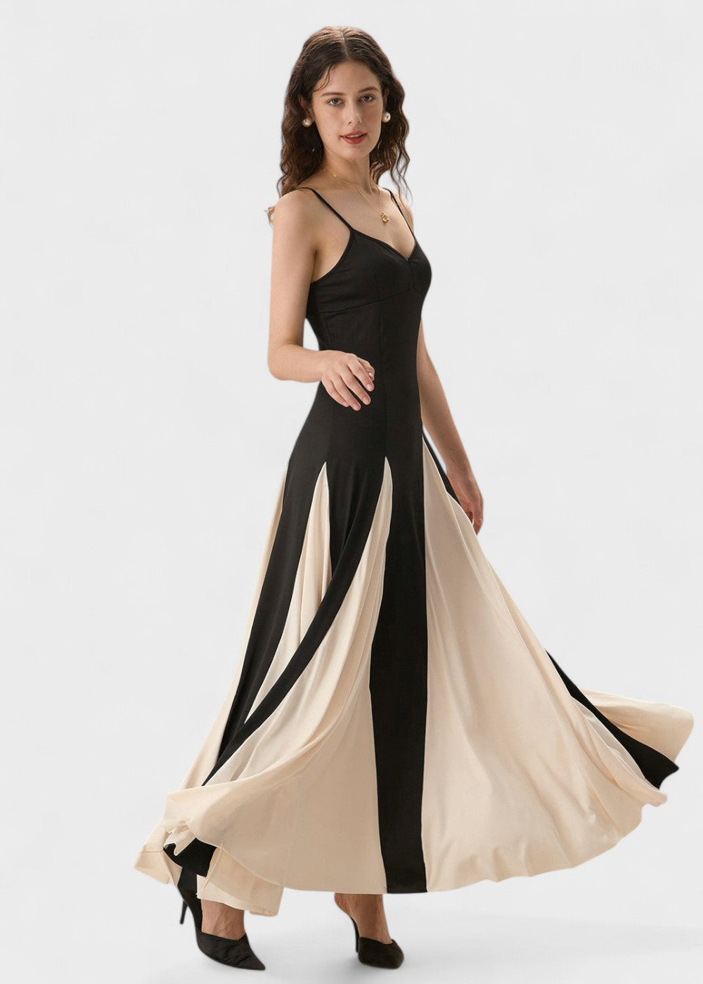 Vestido negro con tirantes finos